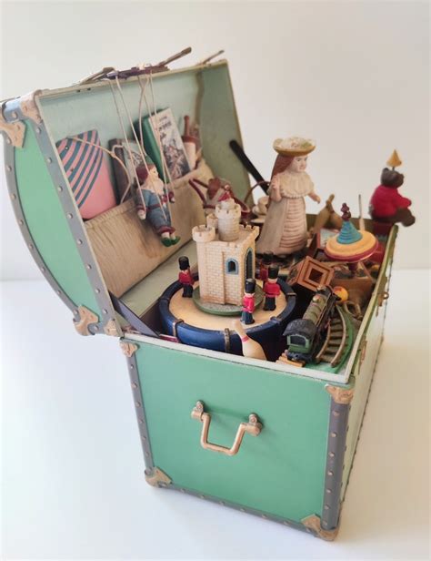 Enesco Vintage Music Box Toy Chest Toy Symphony Musical Wind Up Small