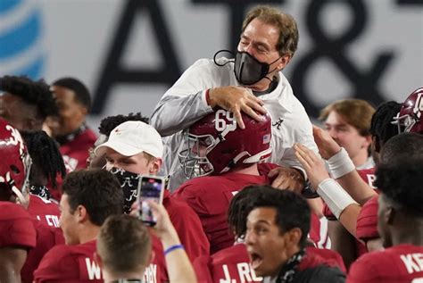 Alabamas Nick Saban Wins 2020 Paul Bear Bryant Award