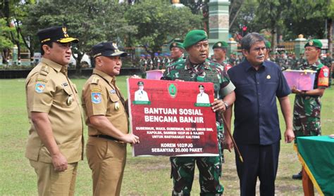 Kasat Pol Pp Provinsi Kalteng Hadiri Acara Penyerahan Bansos Yang