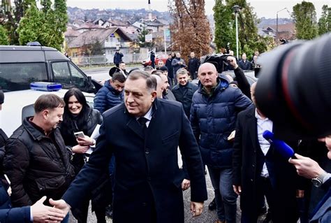 Dodik Stigao U Sud Bih Ovaj Put U Ao Na Glavni Ulaz Bn