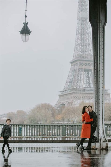 Photoshoot At The Bir Hakeim Bridge Iconic Views Of Paris Voyage