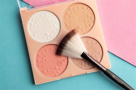 Maquillaje Para Resaltar La Belleza Femenina Foto Premium