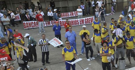 Funcion Rios Dos Correios Bloqueiam Entrada De Pr Dio Fotos Uol