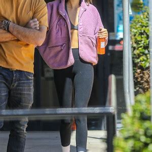 Kaia Gerber Shows Off Her Abs While Grabbing A Coffee At Blue Bottle