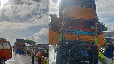 Ngantuk Supir Truk Fuso Tabrak Pantat Truk Hino Di Tol Tangerangmerak