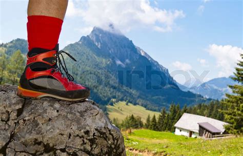 Red Wanderschuhe Auf Einer Wanderung In Den Bergen Von Sterreich