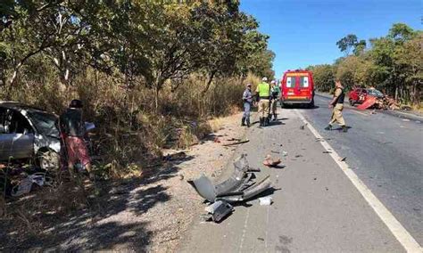 Acidente Envolvendo Dois Carros Deixa Um Morto Na BR 135 Em Curvelo