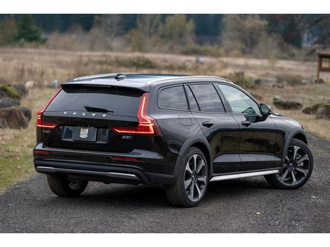 2023 Volvo V60: 214 Exterior Photos | U.S. News