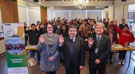 Autoridades Y L Deres De Comunidades De Apur Mac Y Cusco Participan En