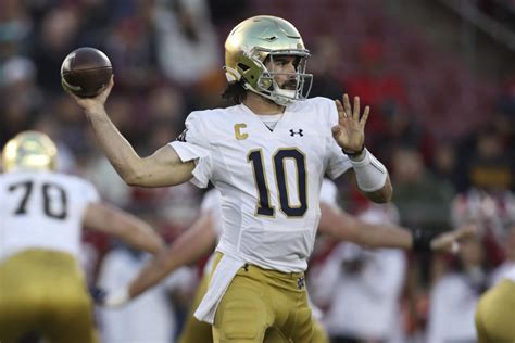 Ex Notre Dame And Wake Forest Qb Sam Hartman Signs With The Washington