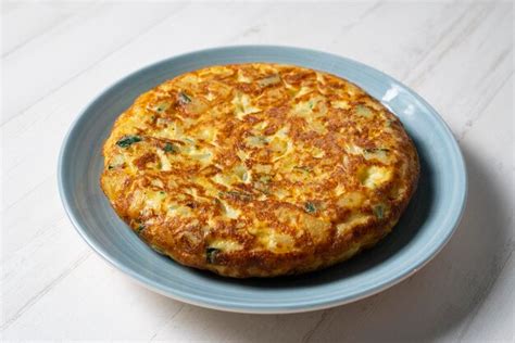 Tortilla De Patatas Con Calabac N Y Ajetes Tiernos Receta Tradicional