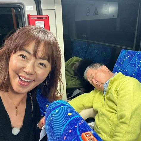 田中律子さんのインスタグラム写真 田中律子instagram「『路線バスで寄り道の旅』ロケ🚌🚌🚌 2日間のロケで徳さんたくさん歩いてすごかったでーす👏🏼👏🏼👏🏼 番組スタートして、10