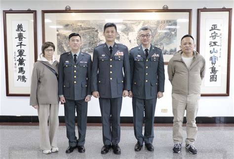 花防部參謀長主持晉任授階典禮 勉勇於挑戰 軍聞 花防部參謀長主持晉任授階典禮 勉勇於挑戰 青年日報