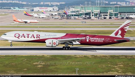 A Bec Qatar Airways Boeing Dzer Photo By Sunwoolim Id