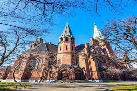 Die Apostel-Paulus-Kirche beeindruckt als spirituelle Kulturstätte