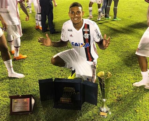 Quem é Vinícius Souza relacionado pelo Flamengo contra o Vasco FlaResenha