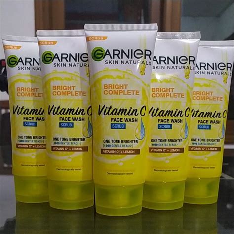 Jual Garnier Bright Complete Vitamin C Face Wash Scrub 100 Ml 100ml