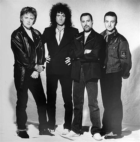 Pin By Carmen Laura 6 On Queen ️1971 1991 Queen Videos Queen Band