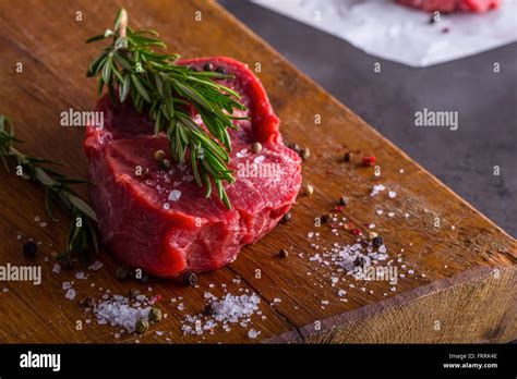 Steak De Viande De Boeuf Cru Banque De Photographies Et Dimages