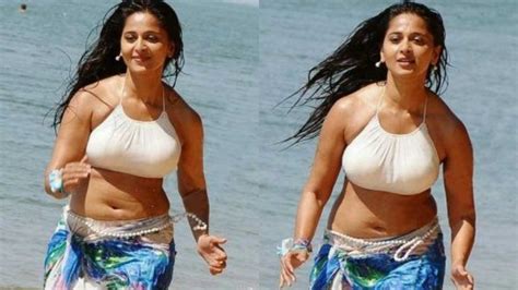 Anushka Shetty Chubby Navel Exposed In Sleeveless Bikini Tops