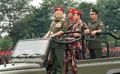 Jenderal Besar Ah Nasution Warga Kehormatan Kopassus Antara Foto