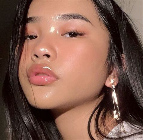 𝐬𝐮𝐪𝐚𝐩𝐥𝐮𝐦 ∘⁺ Lip Gloss Cute Makeup Looks Glossier