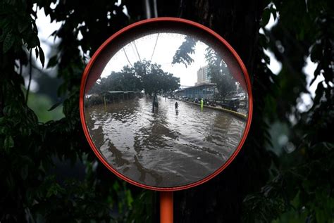 Jakpus Mulai Mendata Titik Evakuasi Banjir Republika Online