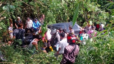 Mobil Avanza Terperosok Ke Jurang Sedalam Meter Di Jalan Takengon