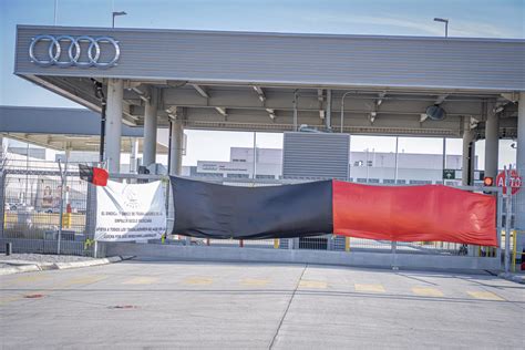 Audi M Xico Trabajadores En Huelga Por Un De Aumento Somoselmedio