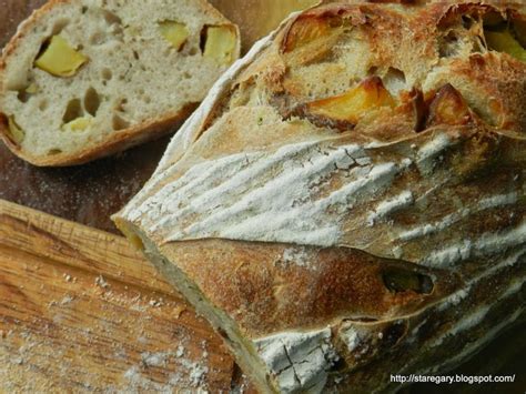 Chleb Z Pieczonymi Ziemniakami I Rozmarynem Food Bread