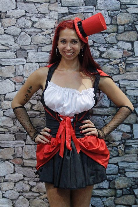 Fotos Público de feira erótica completa a frase Sexo anal é 07 03 2015 UOL Universa