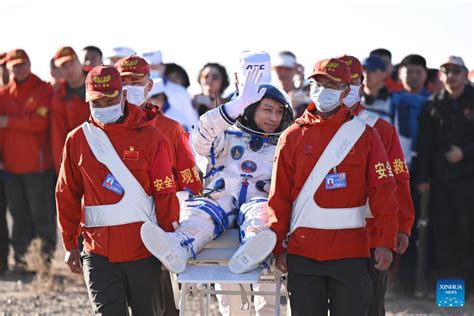 Todos Los Astronautas De Shenzhou Salen De C Psula De Retorno