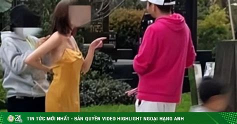 Style táo bạo của 2 hot girl đình đám bị chỉ trích vì hồn nhiên thay đồ nơi công cộng