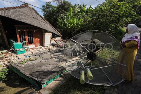 Kerusakan Akibat Gempa Bumi Di Pulau Bawean Antara Foto