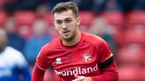 Oisin Mcentee Walsall Midfielder Signs New Deal Until 2025 Bbc Sport