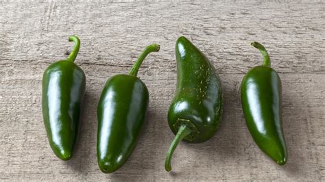 The Trick To Picking A Really Spicy Or Less Spicy Jalapeño Pepper Rachael Ray Show