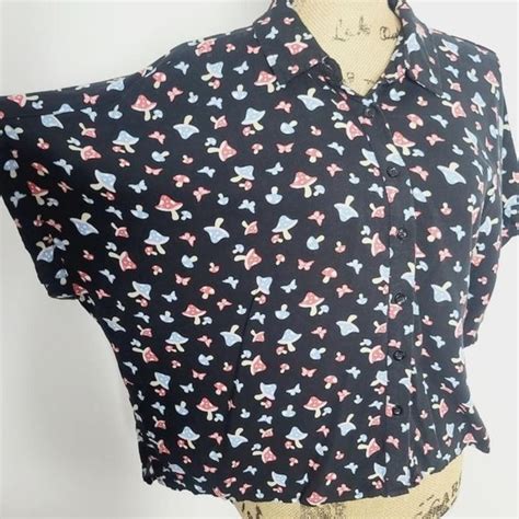 Pre Owned Hot Topic Butterfly Mushroom Woven Button Depop