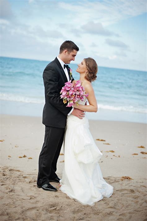 North Palm Beach Wedding at Lost Tree Club | Junebug Weddings