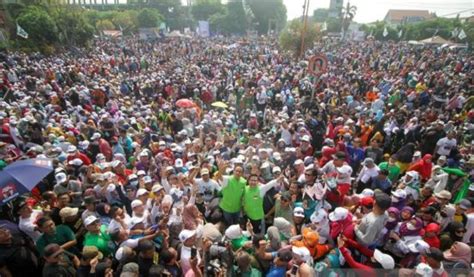 Sidoarjo Jadi Lautan Manusia Mlaku Bareng AMIN Dihadiri 1 2 Juta Warga