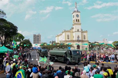 Desfile C Vico Da Independ Ncia Tamb M Abre Celebra O Dos Anos De