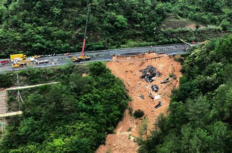 Derrumbe De Autopista China Deja Casi Medio Centenar De V Ctimas