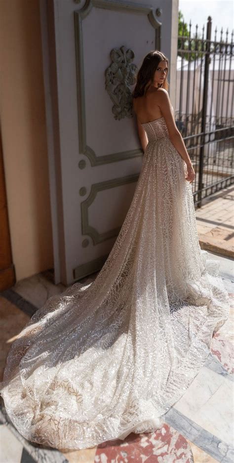 Breathtaking Wedding Dress With Graceful Elegance