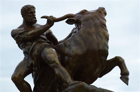 Banco de imagens monumento estátua metal material escultura arte