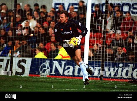 Nottingham Forest Goalkeeper Dave Beasant Hi Res Stock Photography And