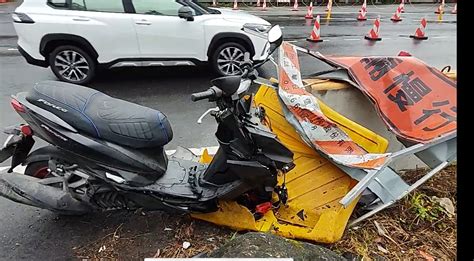 天雨路滑 無照少女自撞護欄 車主慘了最高挨罰二萬四千元