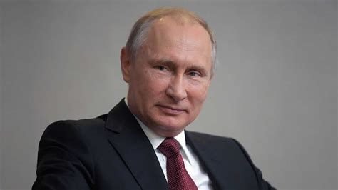 Vladímir Putin saluda el 43 aniversario del triunfo de la Revolución