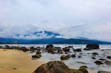 nam  beach  vietnam travel  helper