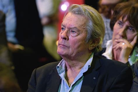 Affaire Alain Delon sa fille Anouchka révèle qu il a déjà pensé au