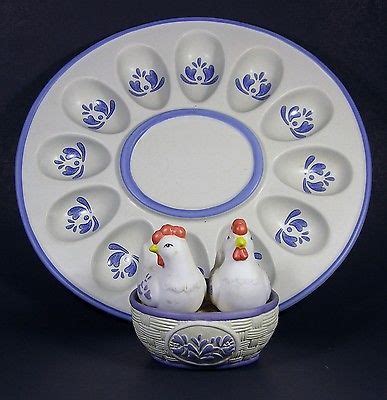 Pfaltzgraff Yorktowne Deviled Egg Plate Salt Pepper Shaker Set