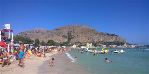 Coronavirus Divieti A Ferragosto Anche A Palermo Spiagge Blindate E